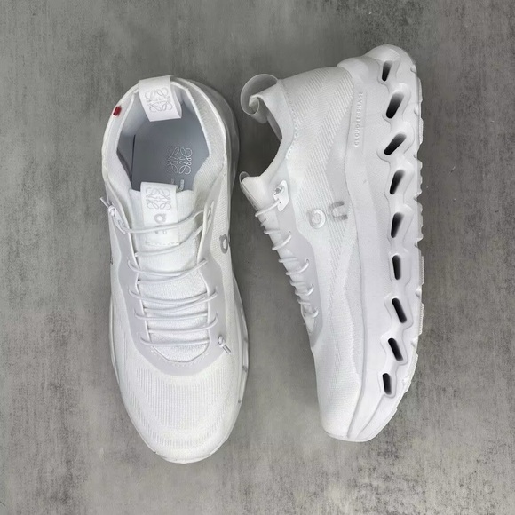 LOEWE x On White Sneaker - Picture 2 of 4